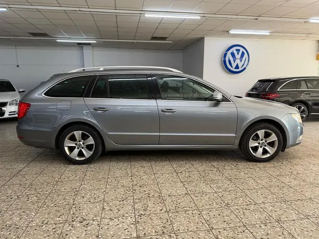 Gebraucht Skoda Superb 160 PS (117 kW) 2010 Grau Limousine