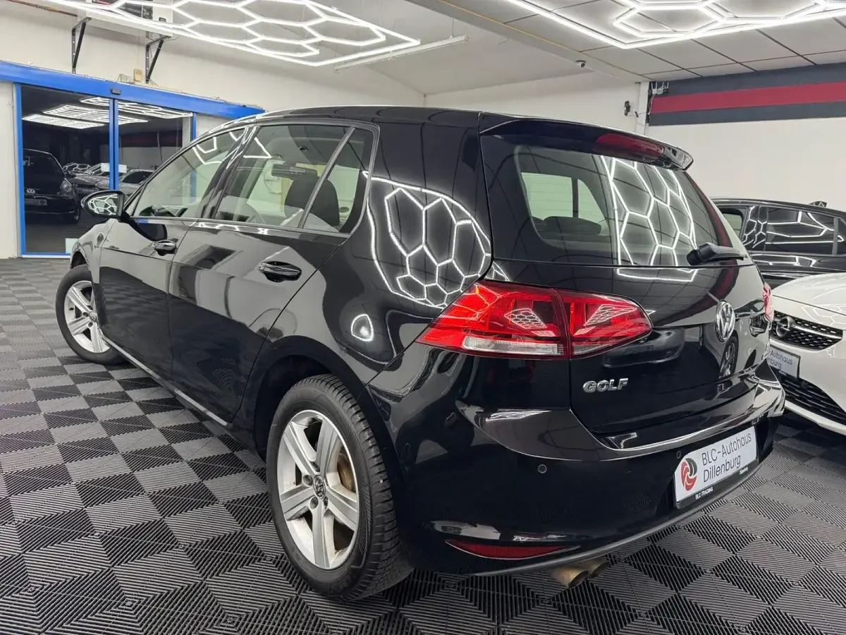 Używany VW Golf VII Highline 122 KM (89 kW) 2015 Czarny Sedan/Limuzyna