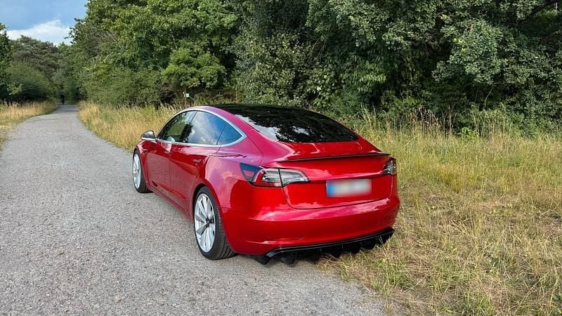 Second-hand Tesla Model 3 258 kW (351 CP) 2020 Roșu Berlinǎ