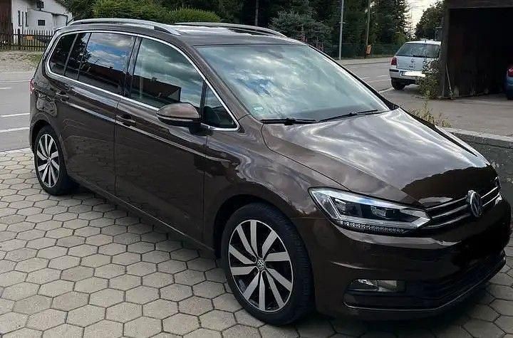 Braun Gebraucht 2016 VW Touran Highline Van / Kleinbus | 19.200 € (Fairer Preis) - Bild 1/4