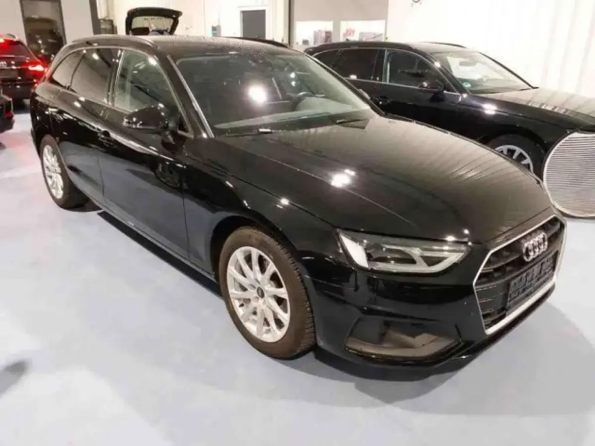 Gebraucht Audi A4 Advanced 150 PS (110 kW) 2022 Mythosschwarz metallic Kombi