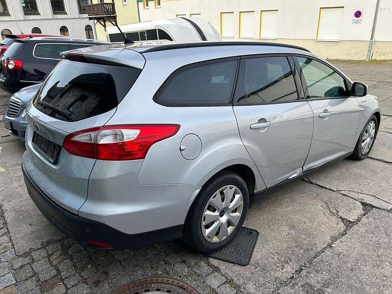Używany Ford Focus Trend 116 KM (85 kW) 2012 Srebrny Sedan/Limuzyna