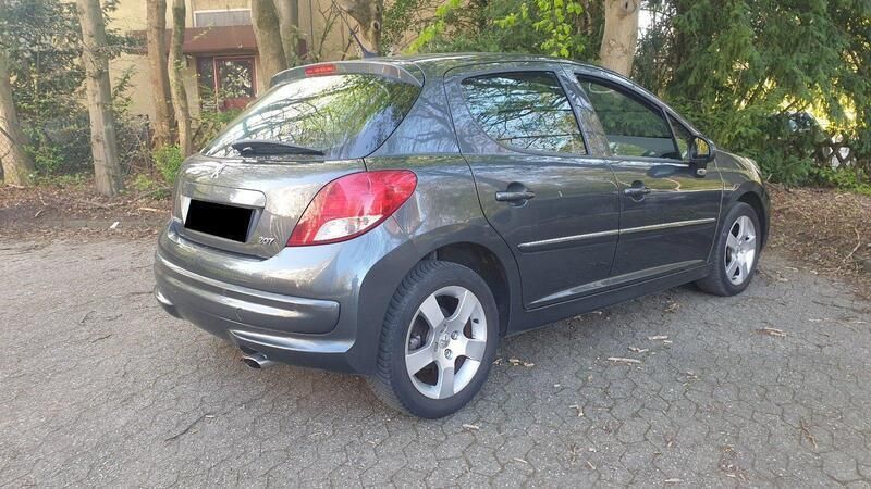 Grau Gebraucht 2010 Peugeot 207 Limousine | 3.700 € (Etwas zu teuer) - Bild 1/4