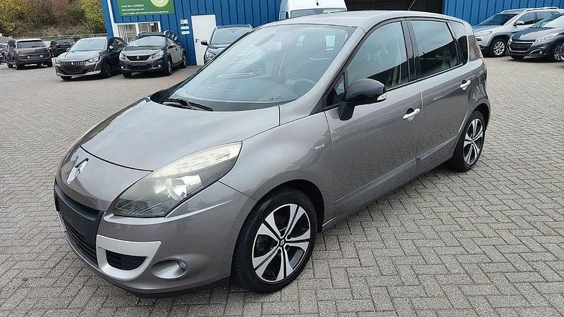 Grau Gebraucht 2011 Renault Scénic III Bose Edition Van / Kleinbus | 2.000 € (Superpreis) - Bild 1/4