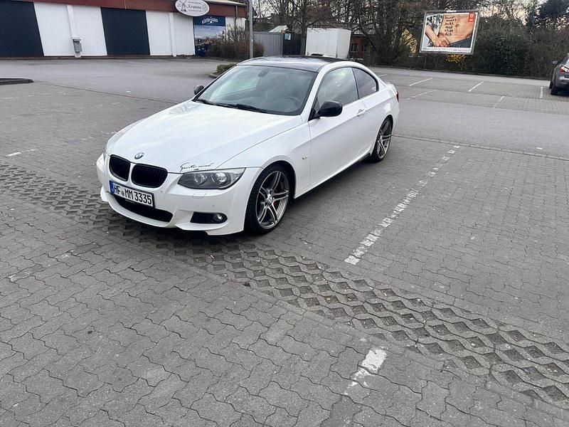 Weiß Gebraucht 2011 BMW 335 M Performance Coupé | 17.500 € (Fairer Preis) - Bild 1/4