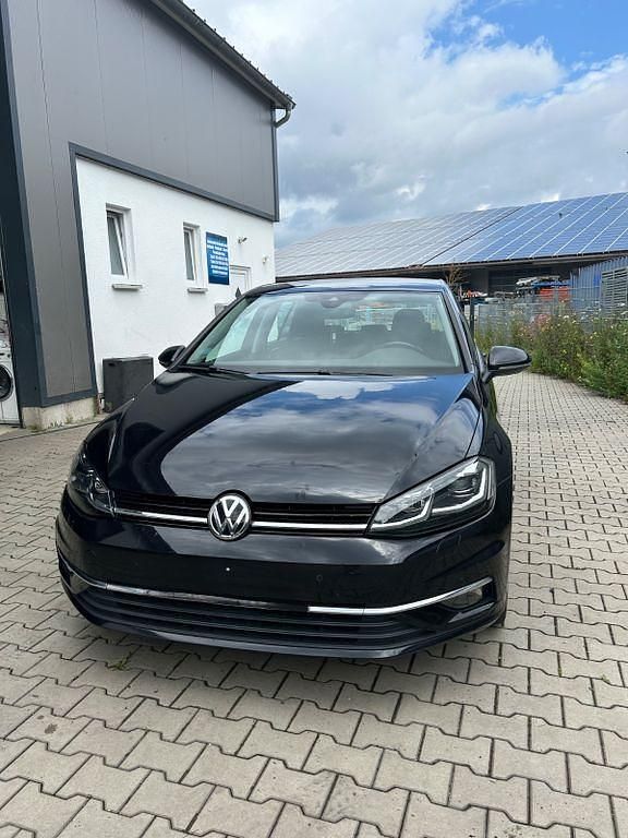 Schwarz Gebraucht 2019 VW Golf VII Comfortline Limousine | 17.799 € (Fairer Preis) - Bild 1/4