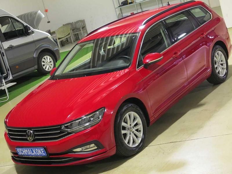 Gebraucht VW Passat Business 122 PS (89 kW) 2023 Tornado red Kombi