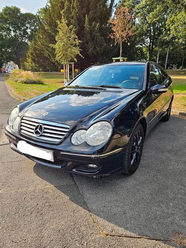 Schwarz Gebraucht 2006 Mercedes C160 Coupé | 5.750 € (Fairer Preis) - Bild 1/4