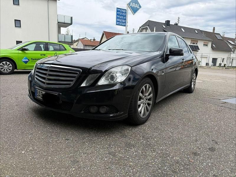 Second-hand Mercedes E220 170 CP (125 kW) 2009 Negru Berlinǎ