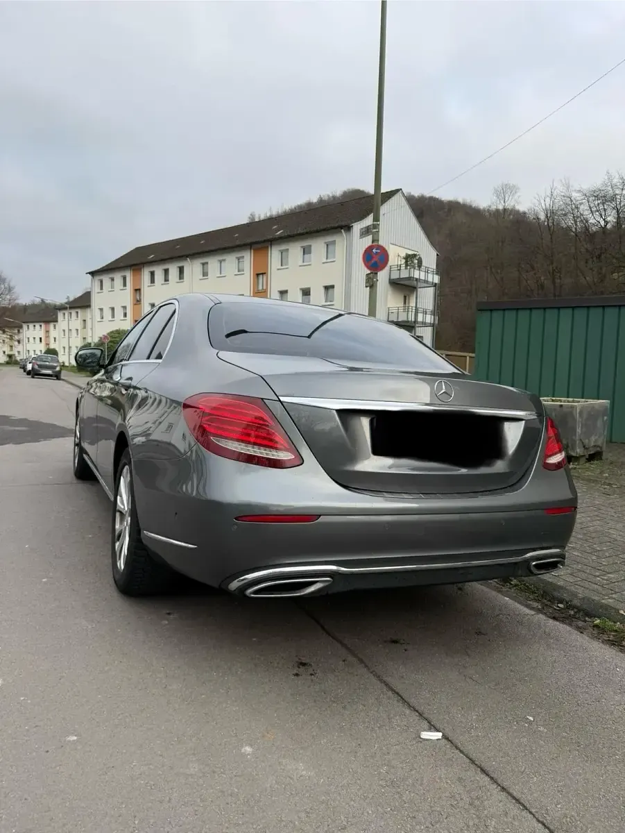 Gebraucht Mercedes E220 194 PS (142 kW) 2016 Grau Limousine