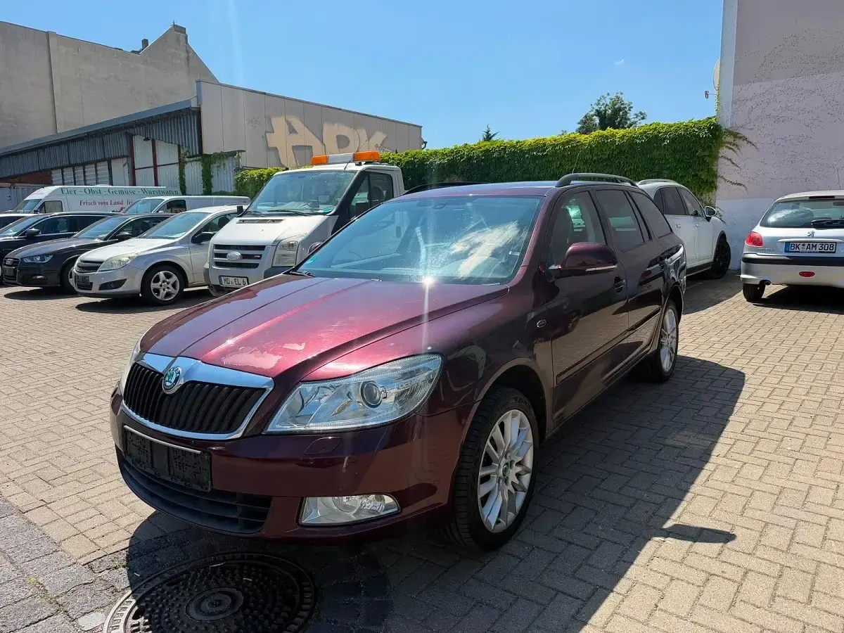 Gebraucht Skoda Octavia 140 PS (102 kW) 2011 Rot Kombi