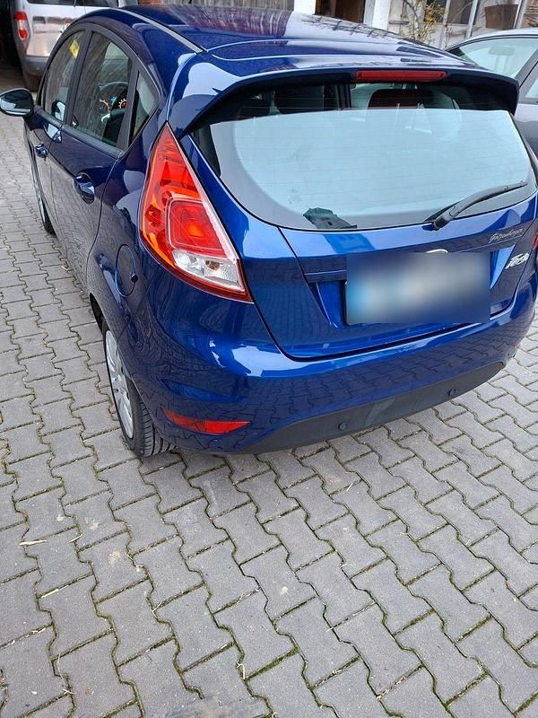 Gebraucht Ford Fiesta Trend 82 PS (60 kW) 2013 Blau Kleinwagen