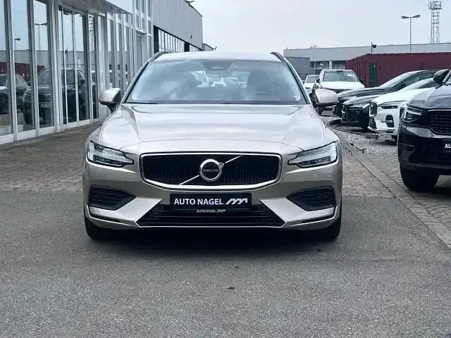 Gebraucht Volvo V60 Core 197 PS (144 kW) 2023 Andere Kombi