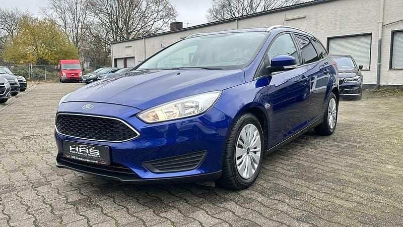 Gebraucht Ford Focus Trend 101 PS (74 kW) 2017 Blau Limousine