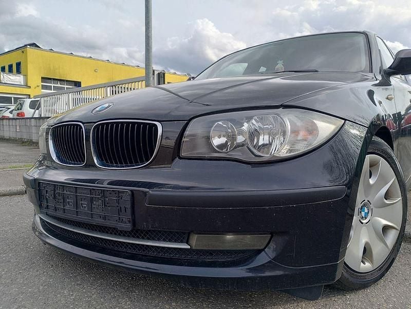 Gebraucht BMW 116 122 PS (89 kW) 2010 Schwarz Kleinwagen
