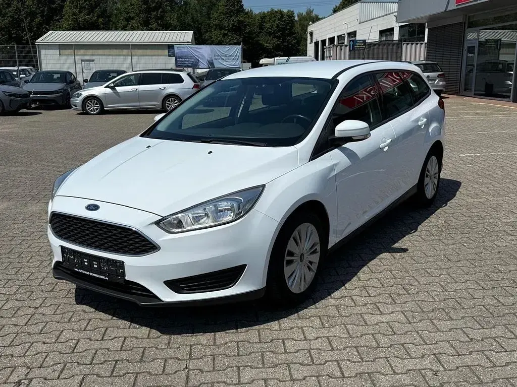 Gebraucht Ford Focus Trend 101 PS (74 kW) 2016 Weiß Limousine