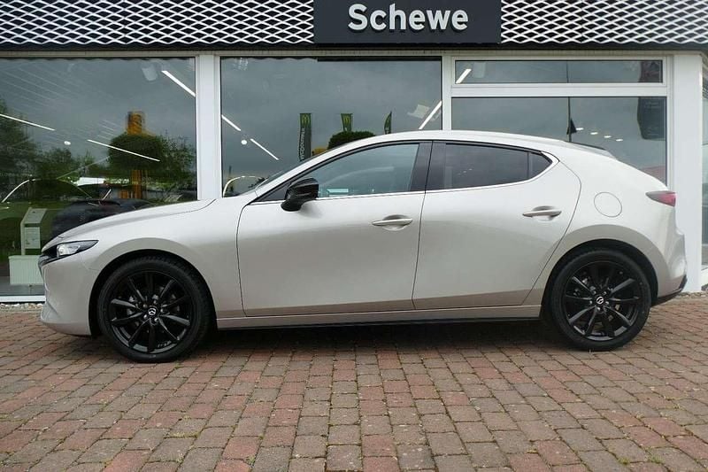 Neu Mazda 3 Homura-Line 140 PS (102 kW) 2026 Platinum quartz Limousine