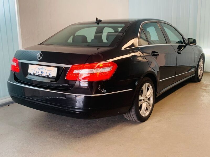 Gebraucht Mercedes E220 170 PS (125 kW) 2011 Schwarz Limousine