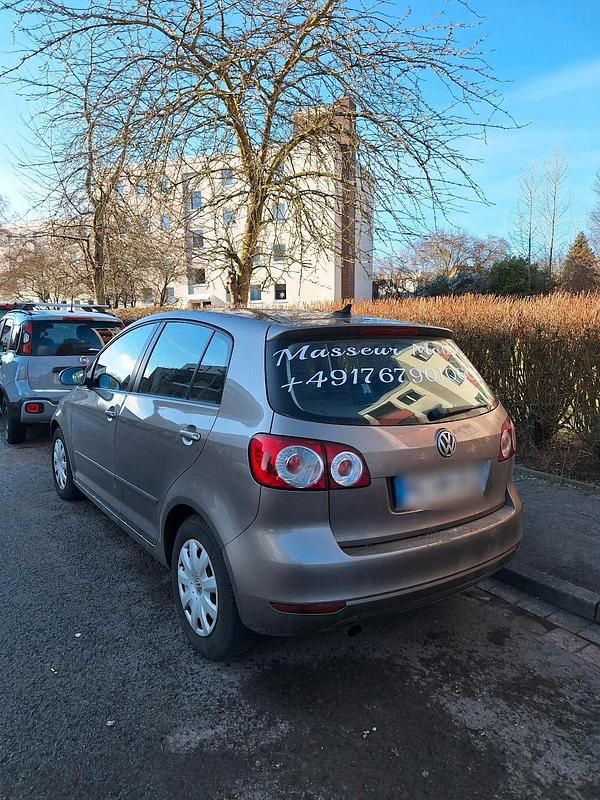 Gebraucht VW Golf Plus Cross 105 PS (77 kW) 2011 Braun Van / Kleinbus