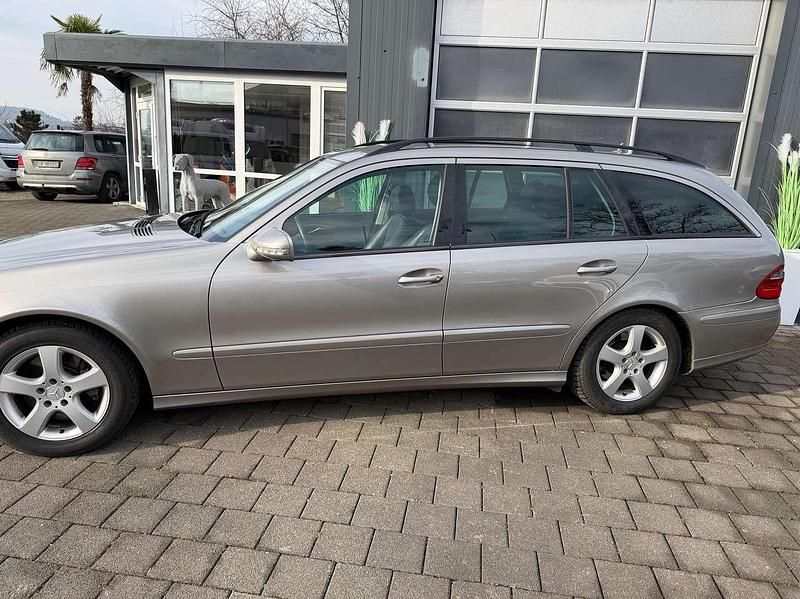 Gebraucht Mercedes E200 184 PS (135 kW) 2007 Cubanitsilber  metallic Kombi