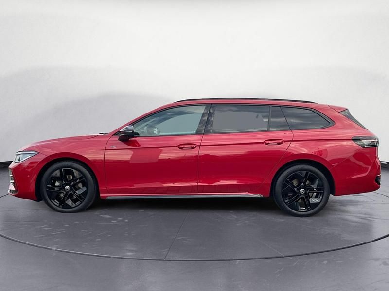 Używany VW Passat Style 150 KM (110 kW) 2025 Czerwony Sedan/Limuzyna