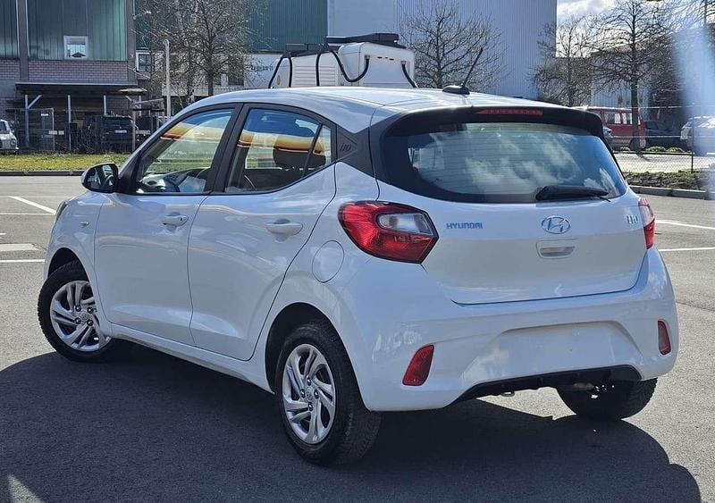 Gebraucht Hyundai i10 Select 67 PS (49 kW) 2023 Atlas white / sol Kleinwagen