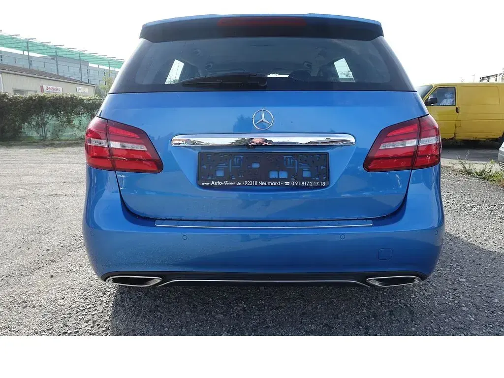 Gebraucht Mercedes B200 Urban 156 PS (114 kW) 2015 Grau Kleinwagen
