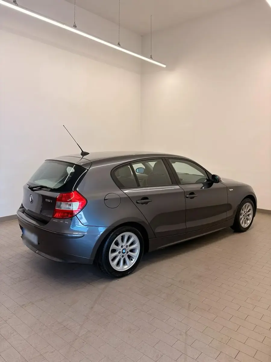 Gebraucht BMW 116 122 PS (89 kW) 2007 Grau Kleinwagen