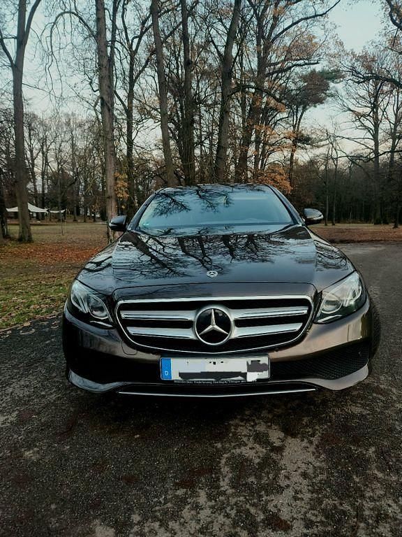 Gebraucht Mercedes E350 Avantgarde 258 PS (189 kW) 2017 Braun Limousine