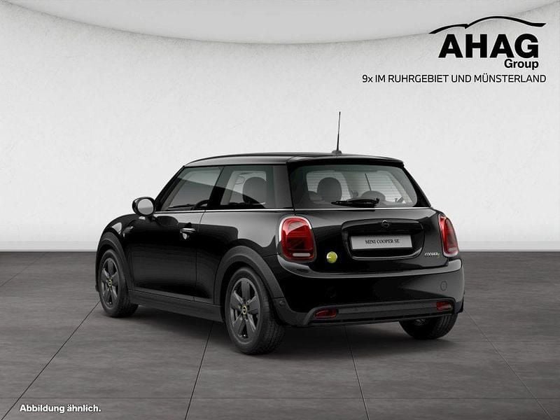 Second-hand Mini Cooper SE Essential 135 kW (184 CP) 2021 Negru Hatchback