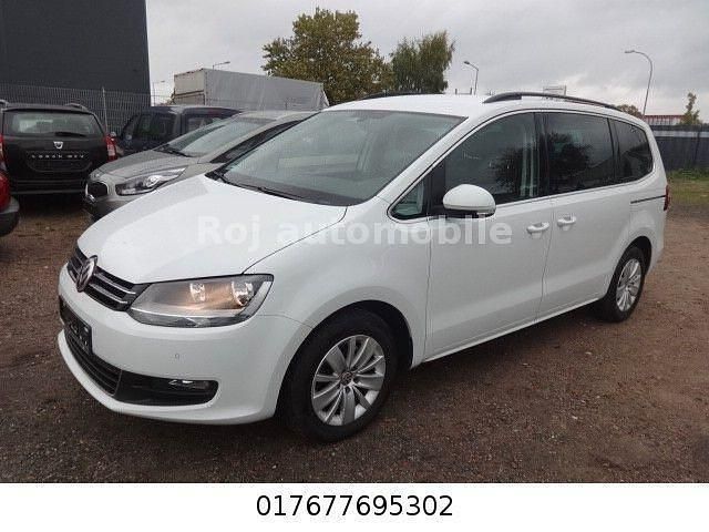 Weiß Gebraucht 2018 VW Sharan Comfortline Van / Kleinbus | 12.950 € (Superpreis) - Bild 1/4