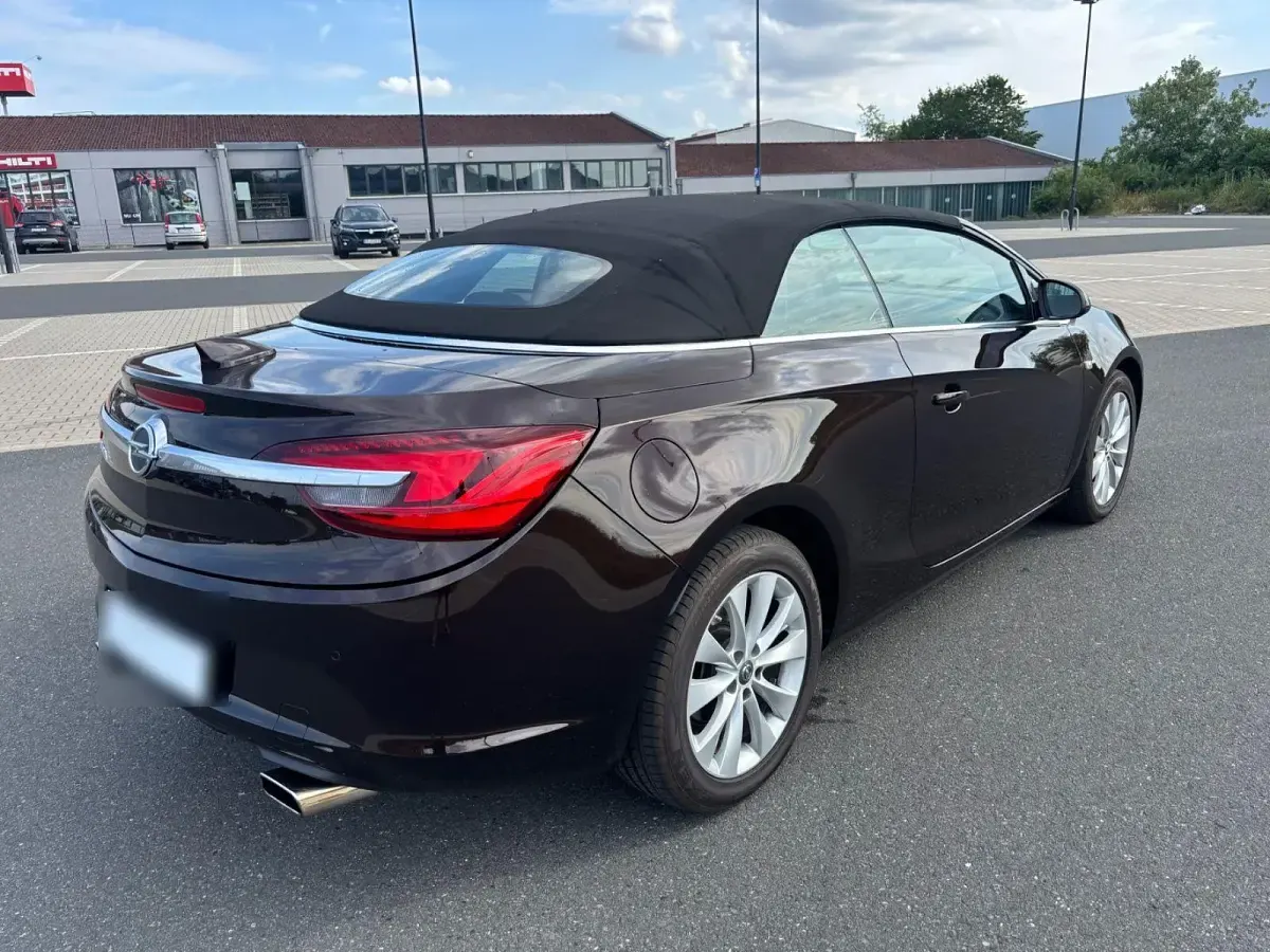 Gebraucht Opel Cascada Innovation 170 PS (125 kW) 2017 Braun Cabrio