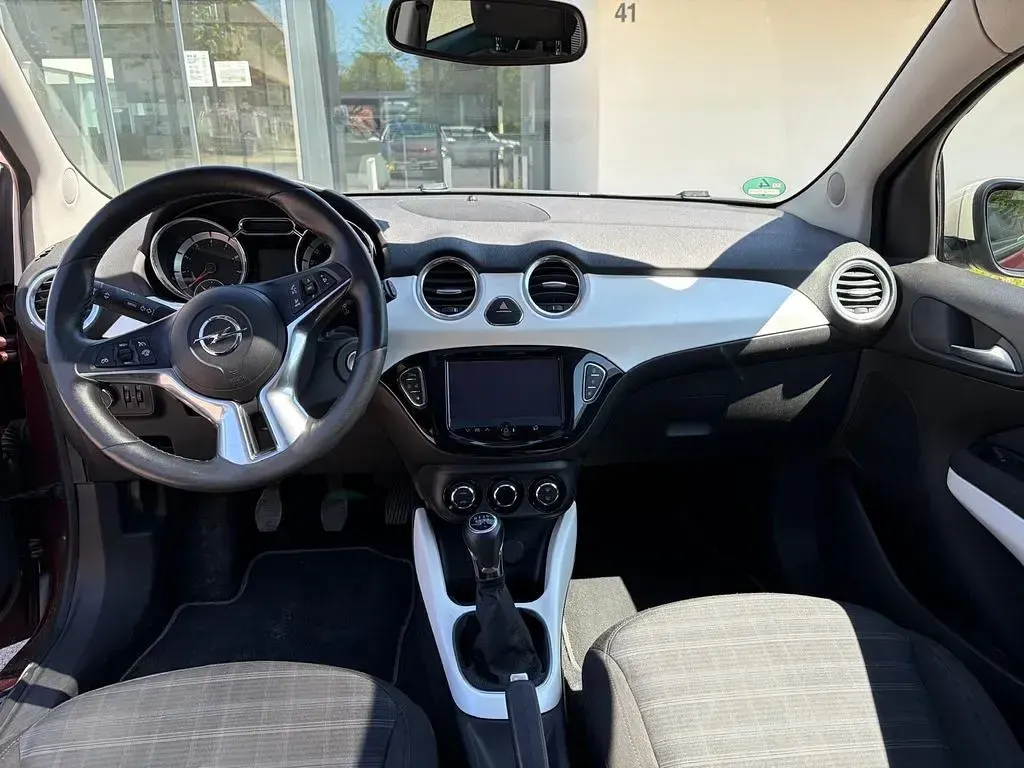 Używany Opel Adam Glam 101 KM (74 kW) 2014 Purpurowy Hatchback