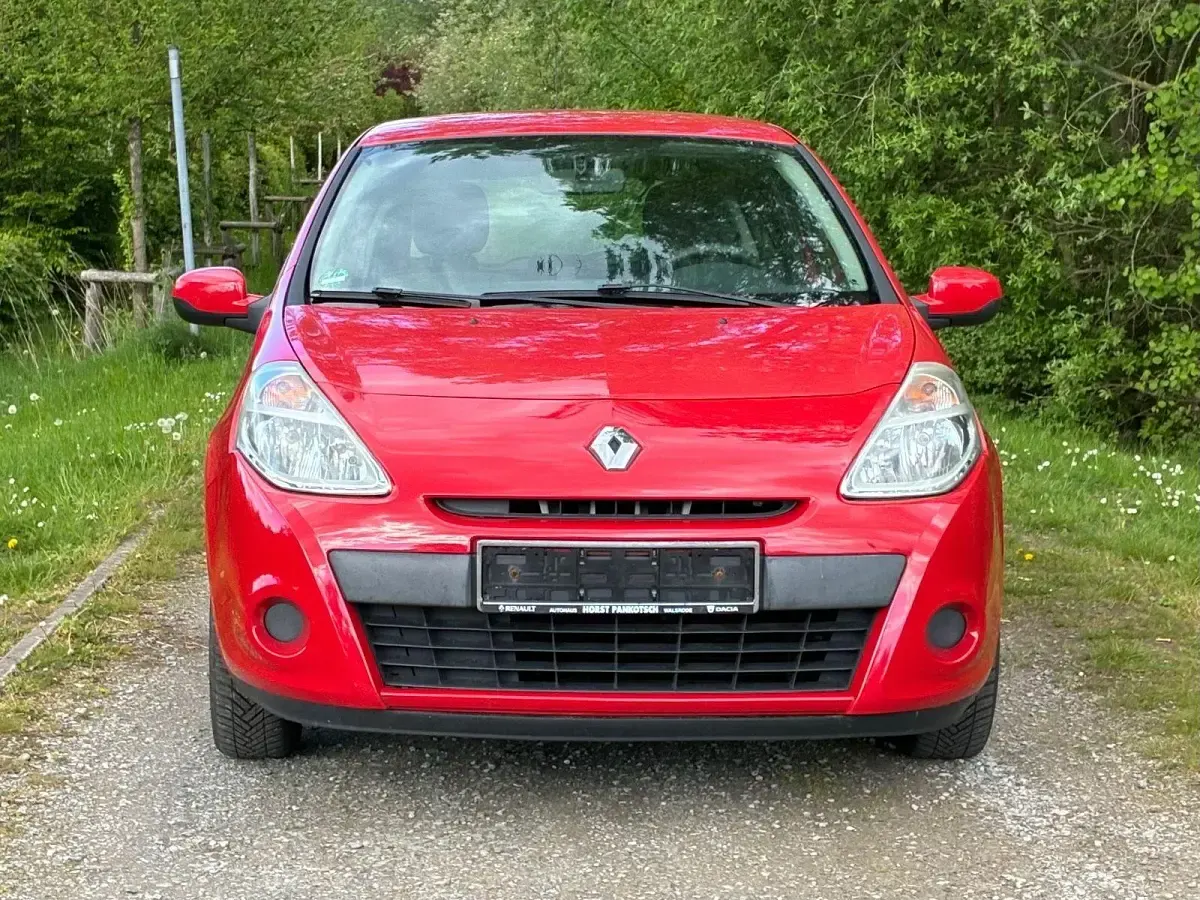 Gebraucht Renault Clio III Expression 75 PS (55 kW) 2011 Rot Kleinwagen