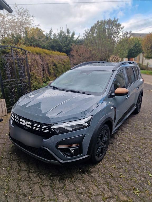 Gebraucht Dacia Jogger Expression 110 PS (80 kW) 2025 Grau Van / Kleinbus