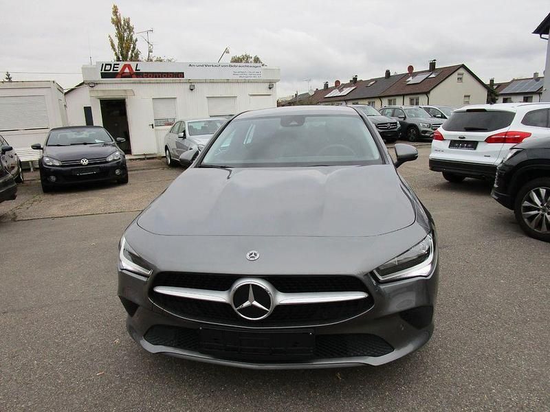 Gebraucht Mercedes CLA200 Shooting Brake 150 PS (110 kW) 2023 Grau Kombi