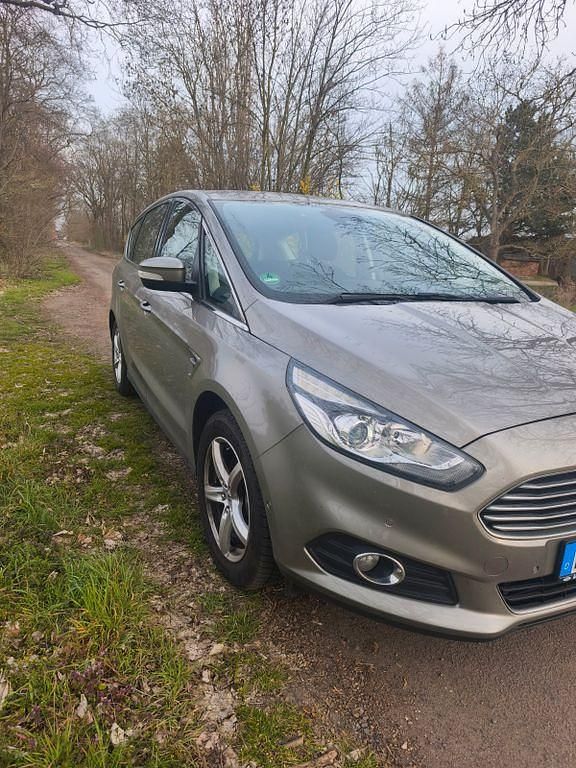 Gebraucht Ford S-MAX Titanium 165 PS (121 kW) 2016 Silber Van / Kleinbus