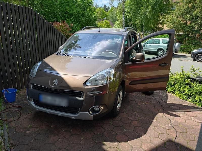 Braun Gebraucht 2012 Peugeot Partner Van / Kleinbus | 6.200 € (Fairer Preis) - Bild 1/4