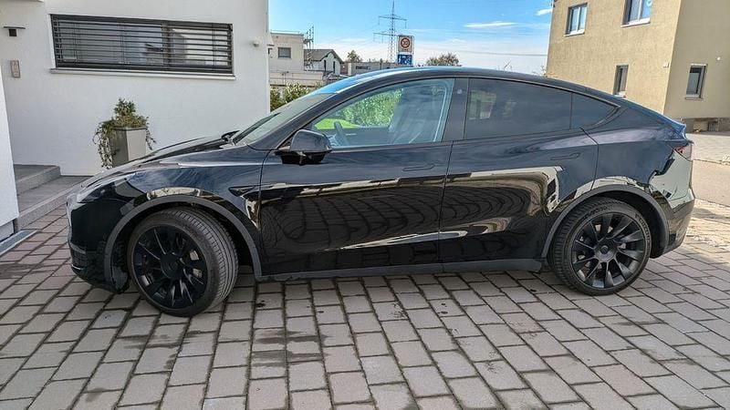 Schwarz Gebraucht 2022 Tesla Model Y Long Range AWD SUV | 39.999 € (Teuer) - Bild 1/4