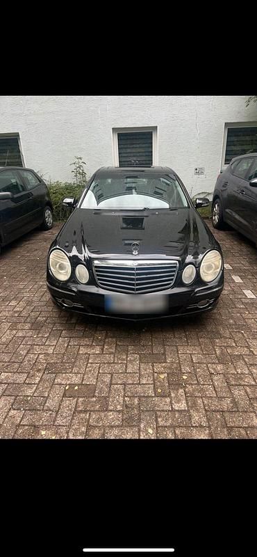 Schwarz Gebraucht 2008 Mercedes E320 Limousine | 5.000 € (Fairer Preis) - Bild 1/4