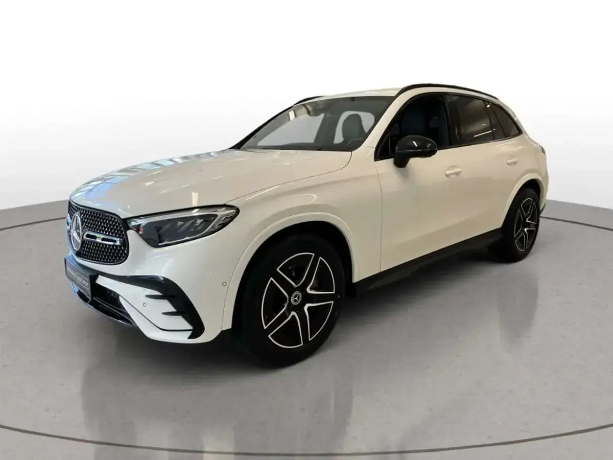 Gebraucht Mercedes GLC220 AMG line 197 PS (144 kW) 2025 Unilack polarweiß SUV