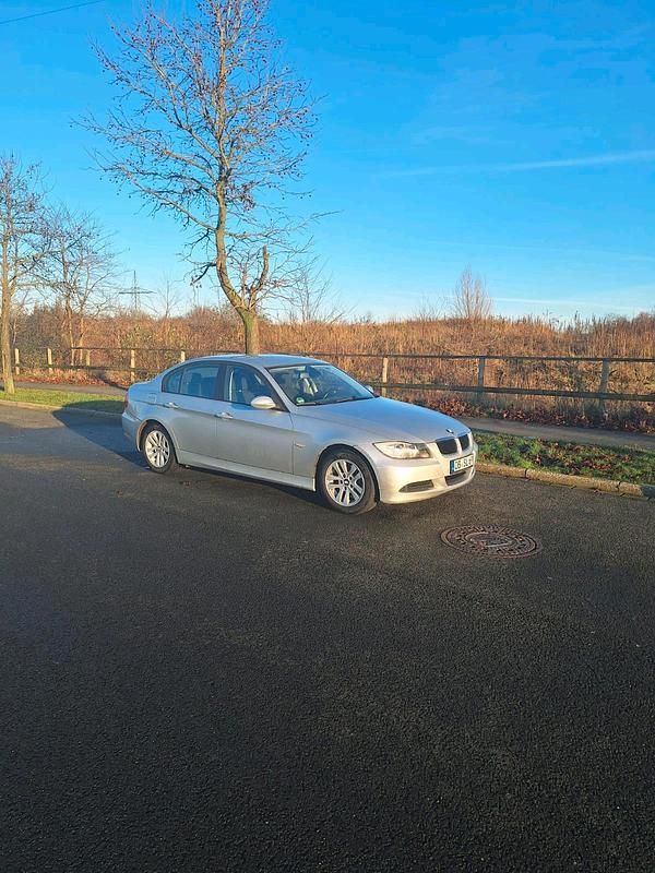 Silber Gebraucht 2007 BMW 318 Limousine | 5.900 € (Etwas zu teuer) - Bild 1/4