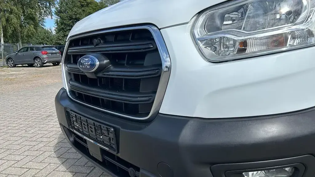 Gebraucht Ford Transit Trend 131 PS (96 kW) 2022 Weiß Van