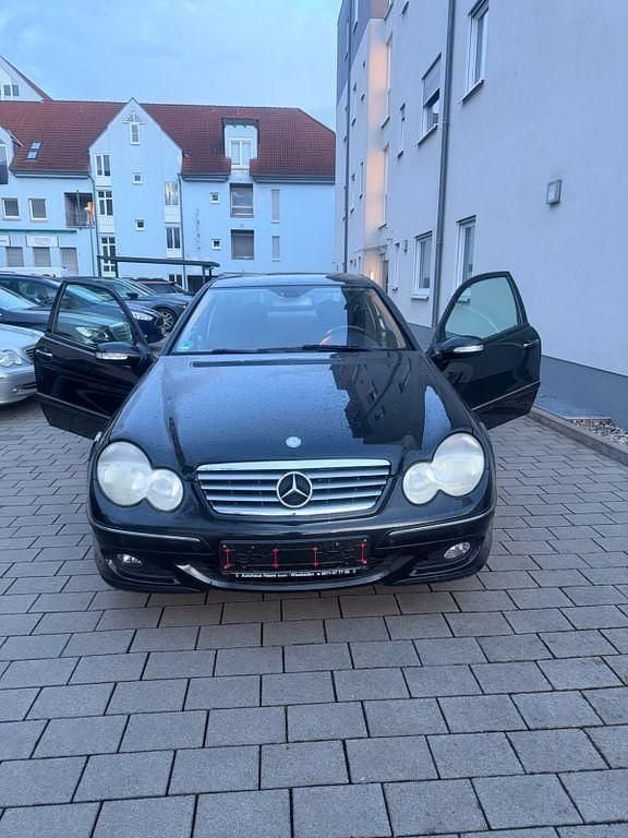 Gebraucht Mercedes C180 143 PS (105 kW) 2005 Schwarz Coupé