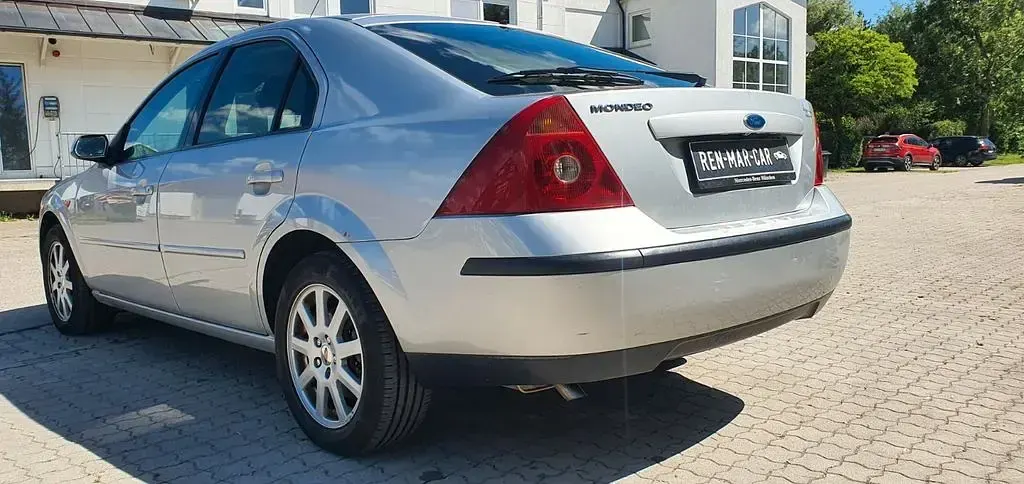 Gebraucht Ford Mondeo Futura 110 PS (80 kW) 2003 Silber Limousine