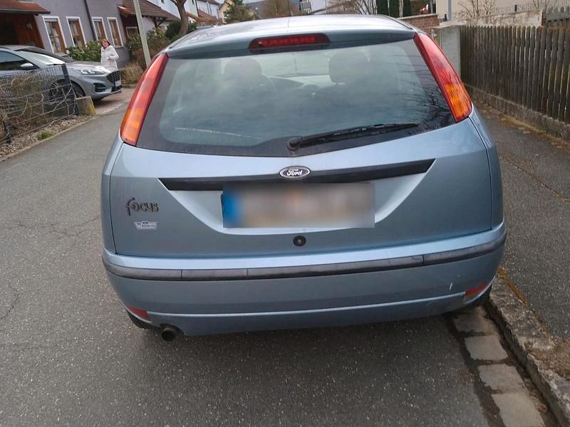 Gebraucht Ford Focus 101 PS (74 kW) 2004 Blau Limousine