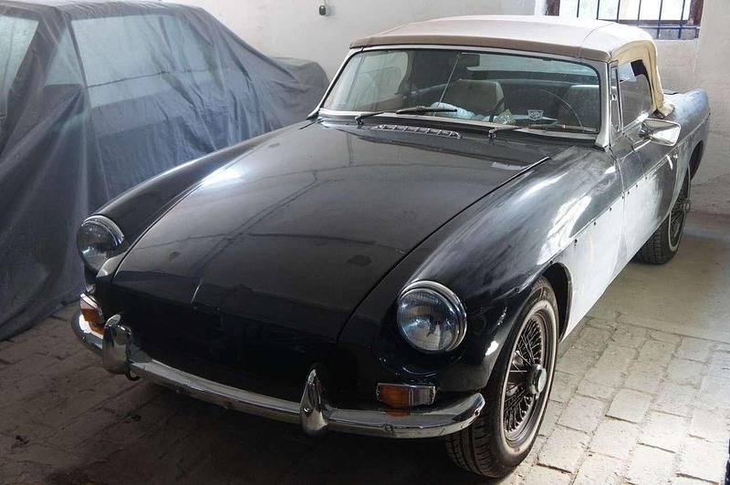 Grün Gebraucht 1967 MG B Cabrio | 11.990 € - Bild 1/3