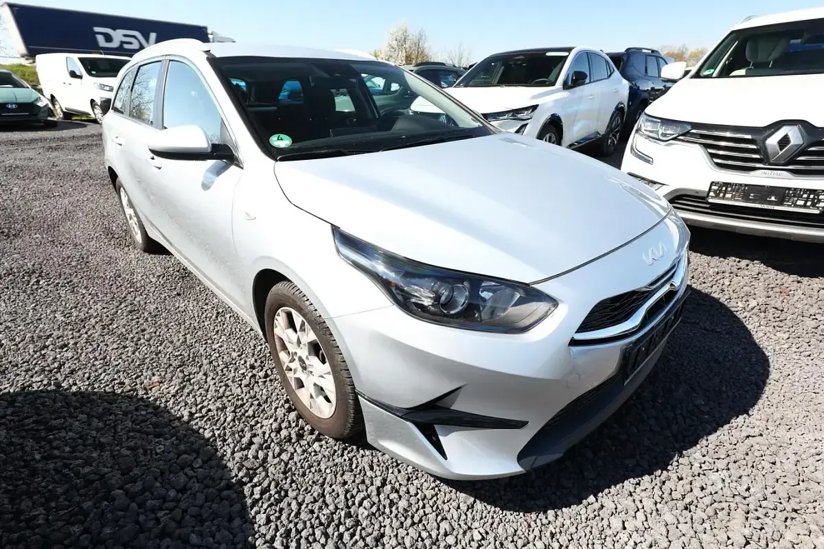 Gebraucht Kia Ceed Sportswagon Vision 120 PS (88 kW) 2024 Lunarsilber metallic Kombi