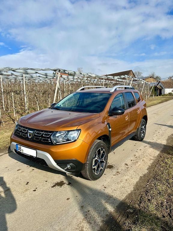 Orange Gebraucht 2021 Dacia Duster Celebration SUV | 14.400 € (Fairer Preis) - Bild 1/4