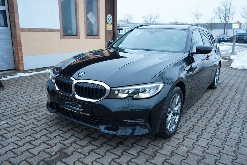 Gebraucht BMW 330e Sport Line 184 PS (135 kW) 2021 Schwarz Limousine